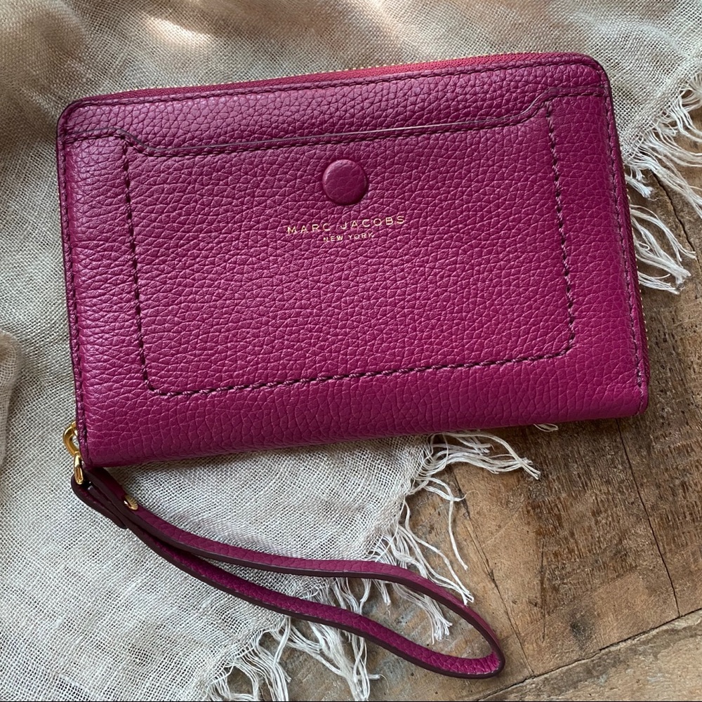💗 Marc Jacobs leather Empire City wristlet wallet